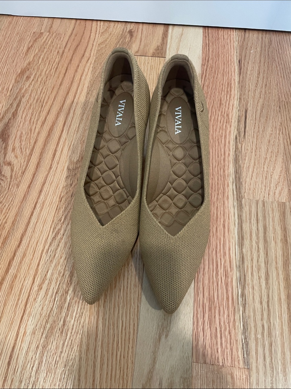 Vivaia Kitten Heel Pumps in Tan size 6.5 - Picture 6 of 9